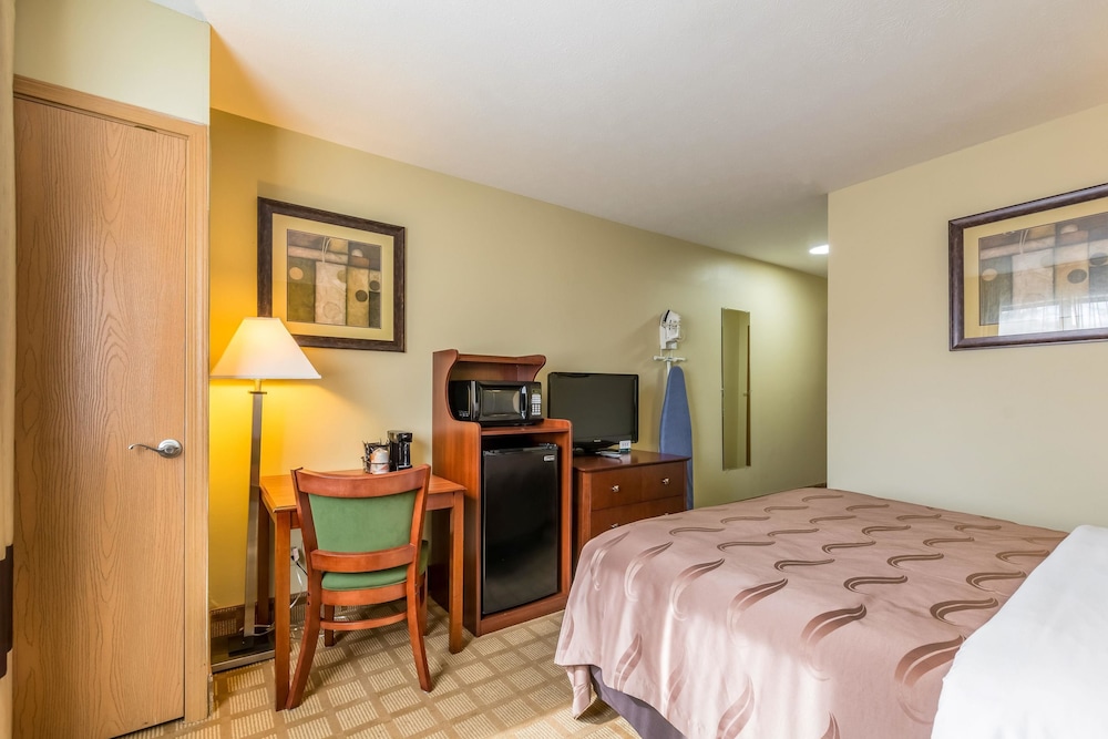 Quality Inn I-74 Batesville 20/41