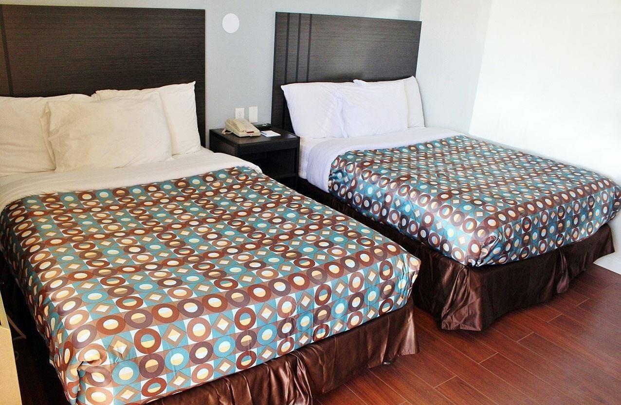 Room, 2 Double Beds, Smoking 4/10