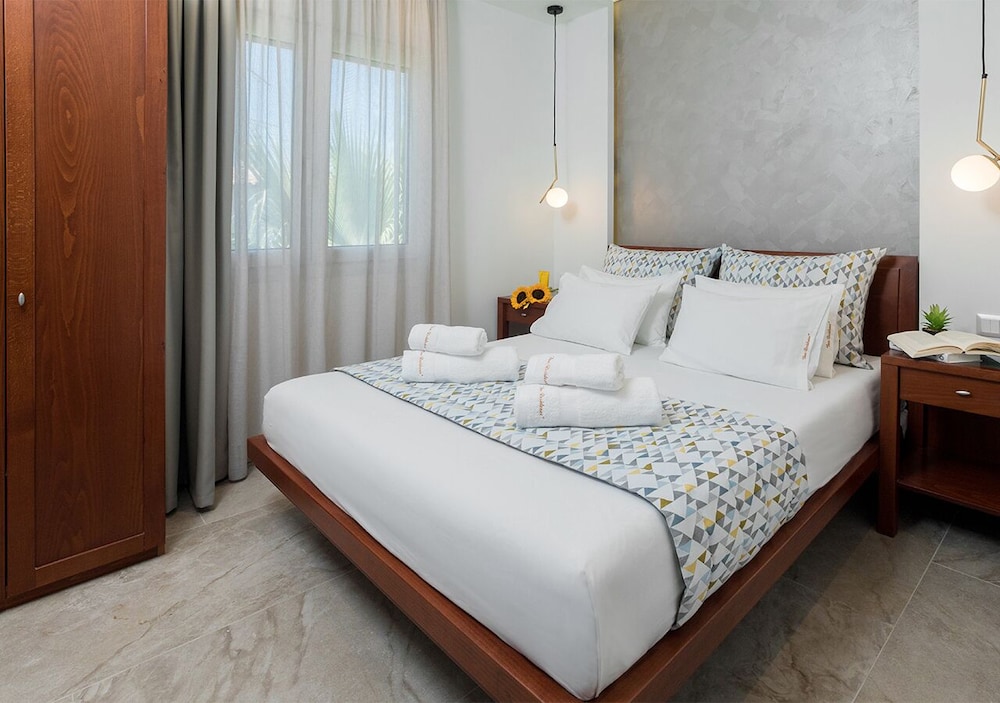 1 BEDROOM, DELUXE, SUITE