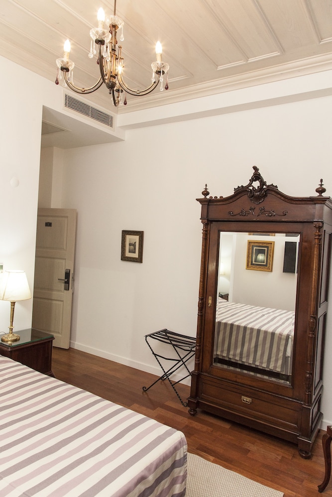 Villa Pera Suite Hotel 33/81