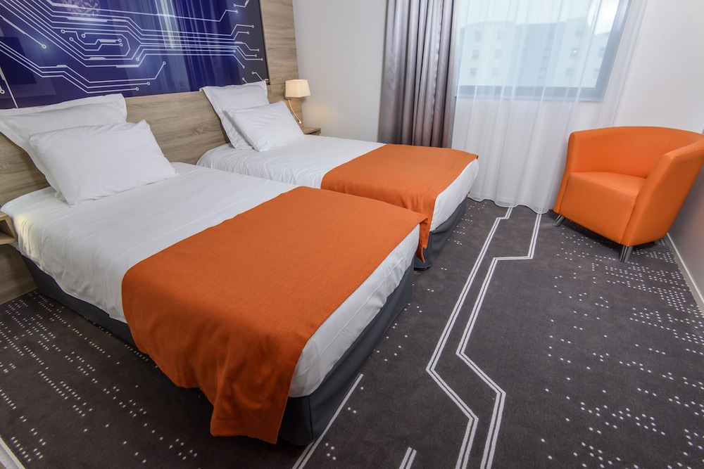 Mercure Poitiers Site du Futuroscope Hotel 23/76