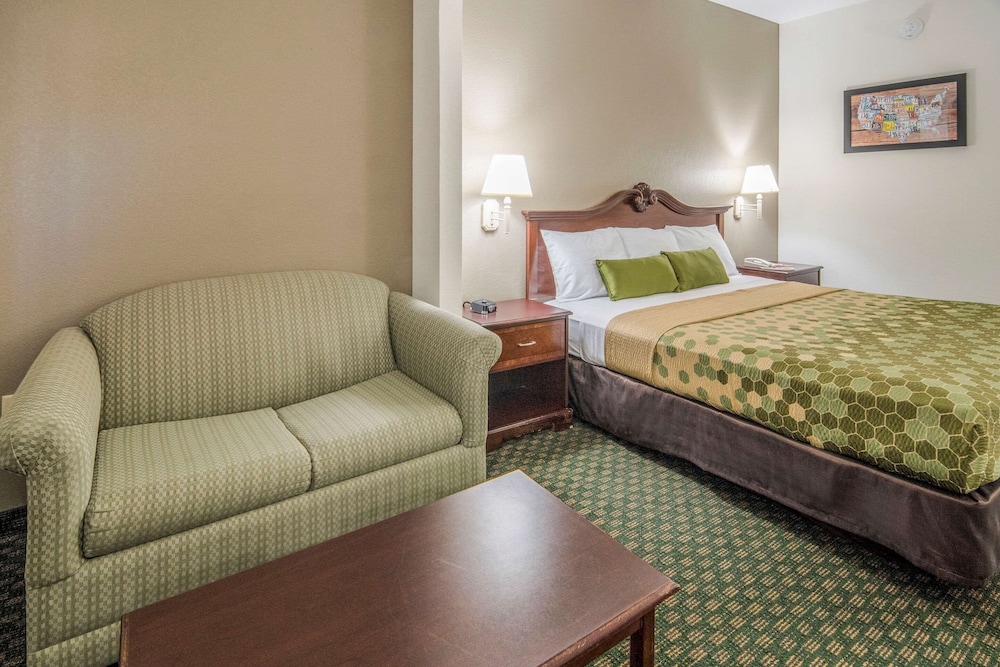 Econo Lodge Weatherford 19/33