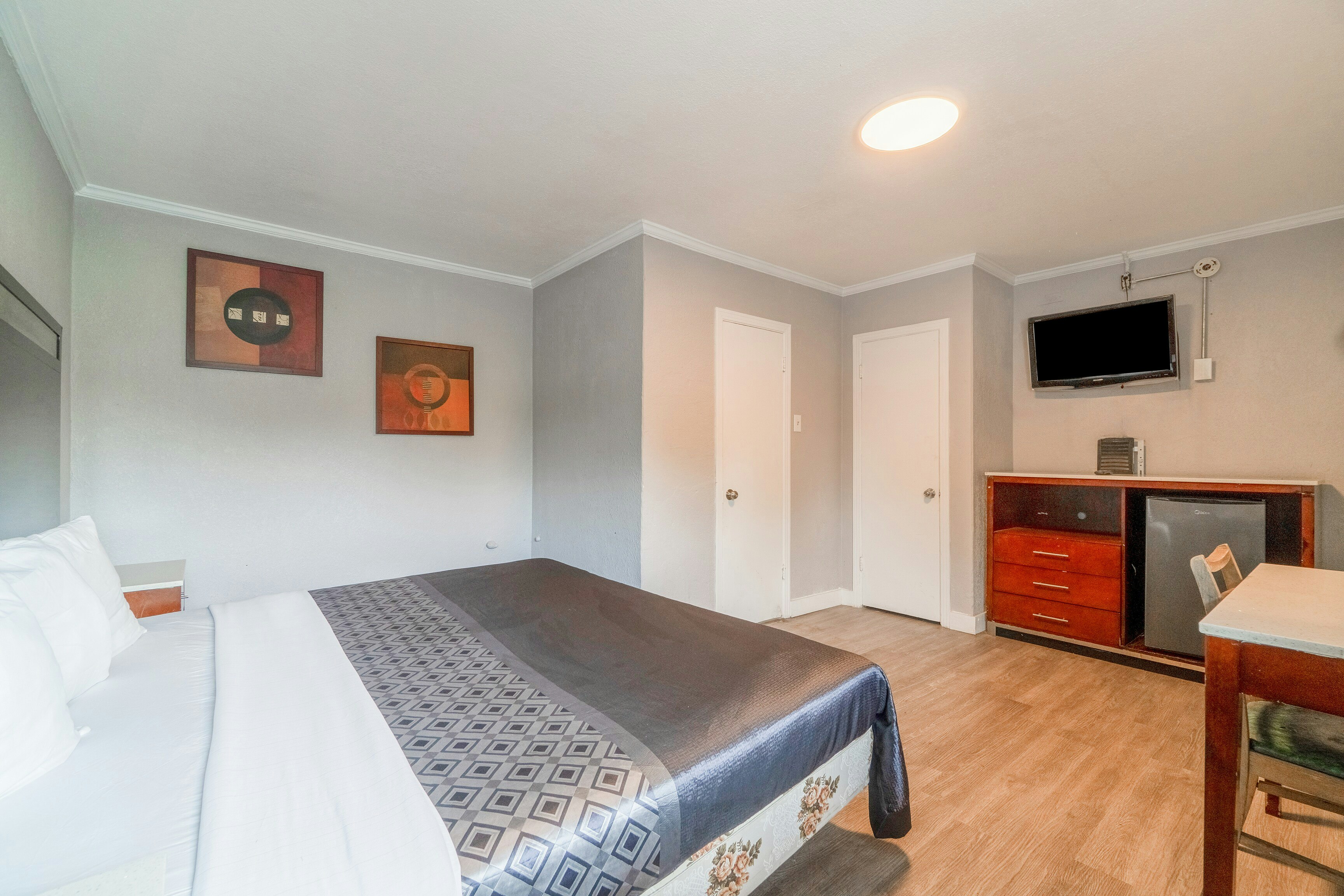 King Bed Non-Smoking, Alamo Oasis Inn and Suites By OYO San Antonio 4/9