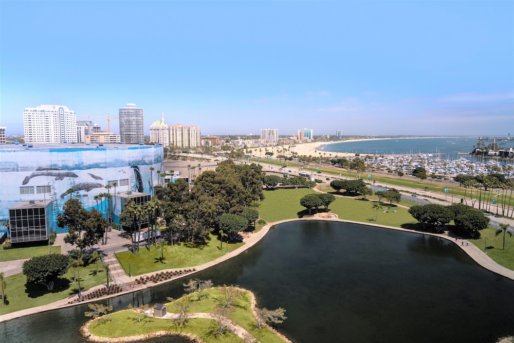 Hyatt Regency Long Beach 73/75