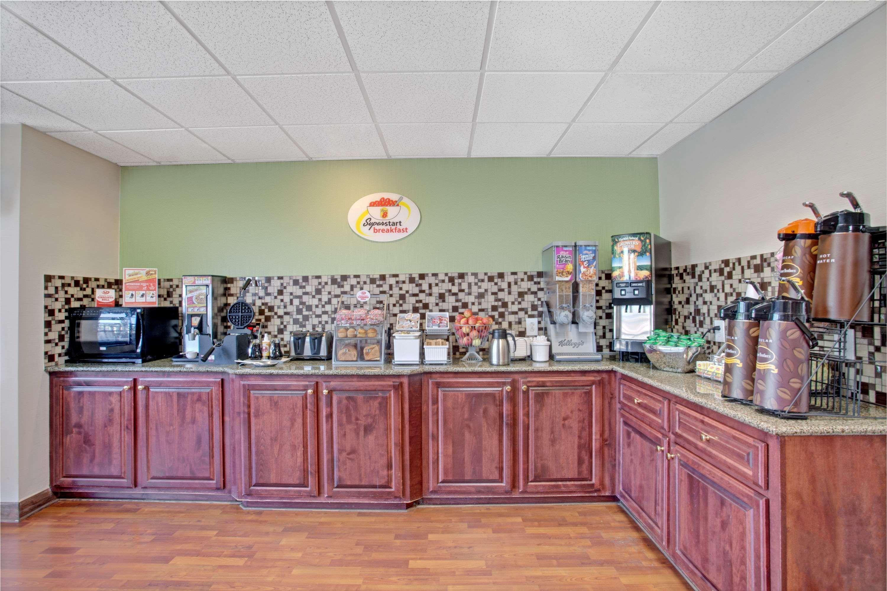Super 8 By Wyndham Knoxville East 4/38