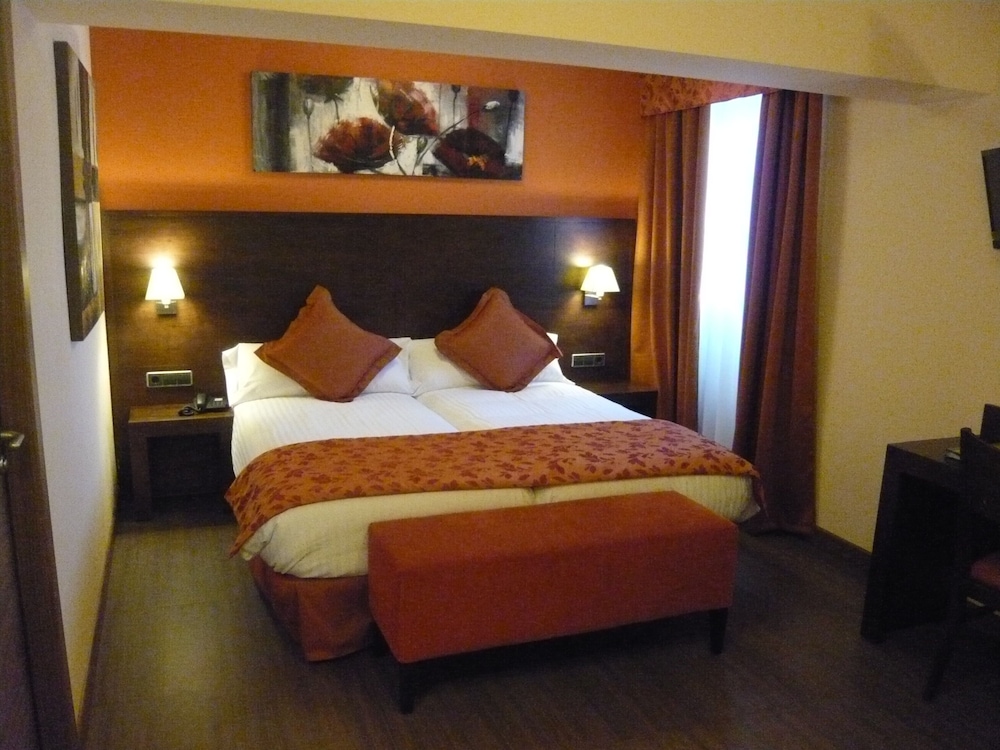 Solineu Hotel 4/48