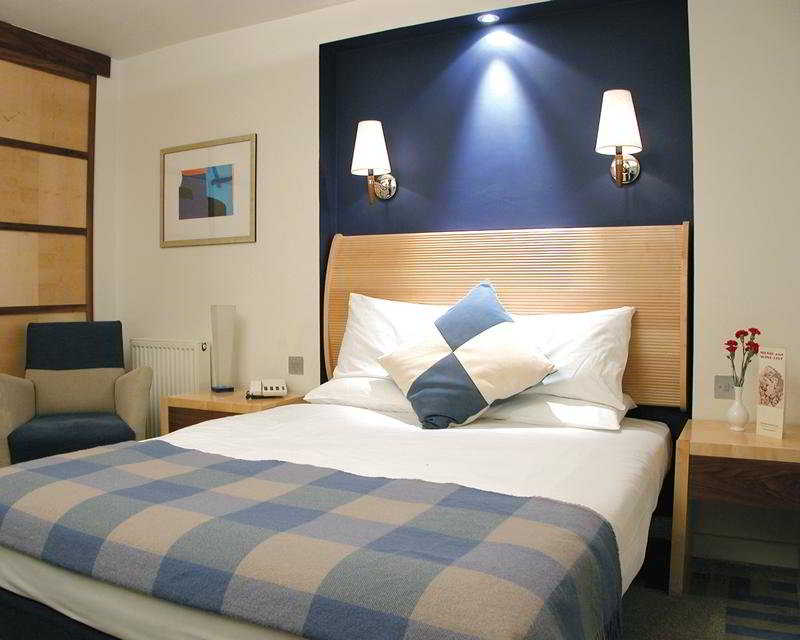 ROOM, DOUBLE BED