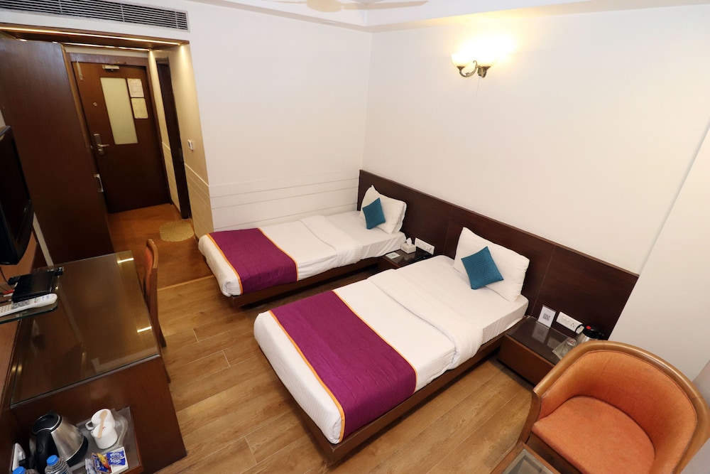 Hotel Rajhans Regent 19/48