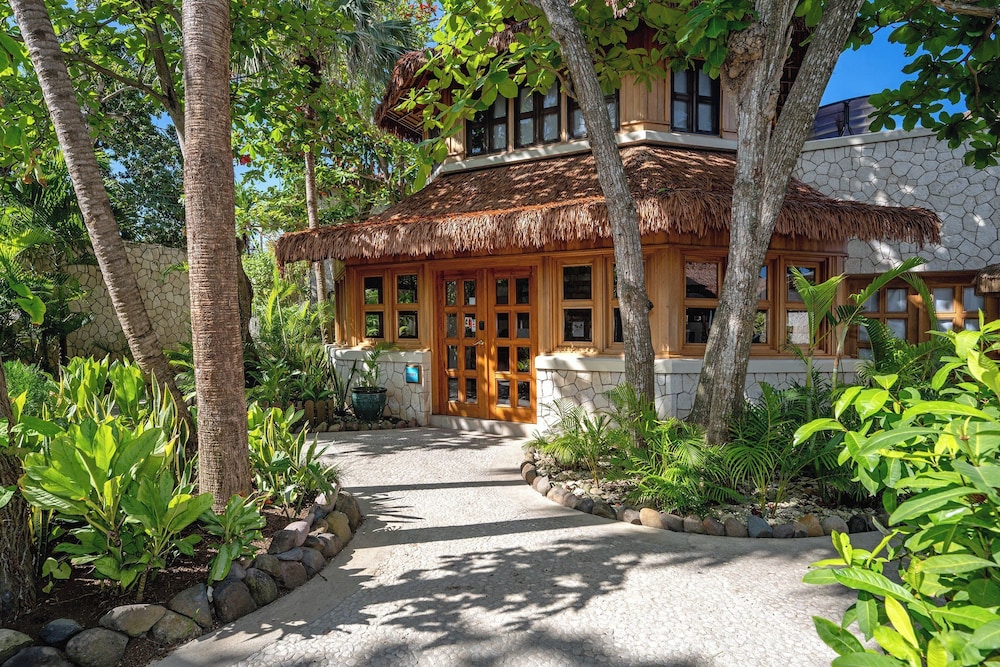 Ocean Cliff Hotel Negril 11/69