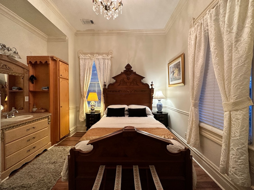 Amethyst Garden Inn 33/62