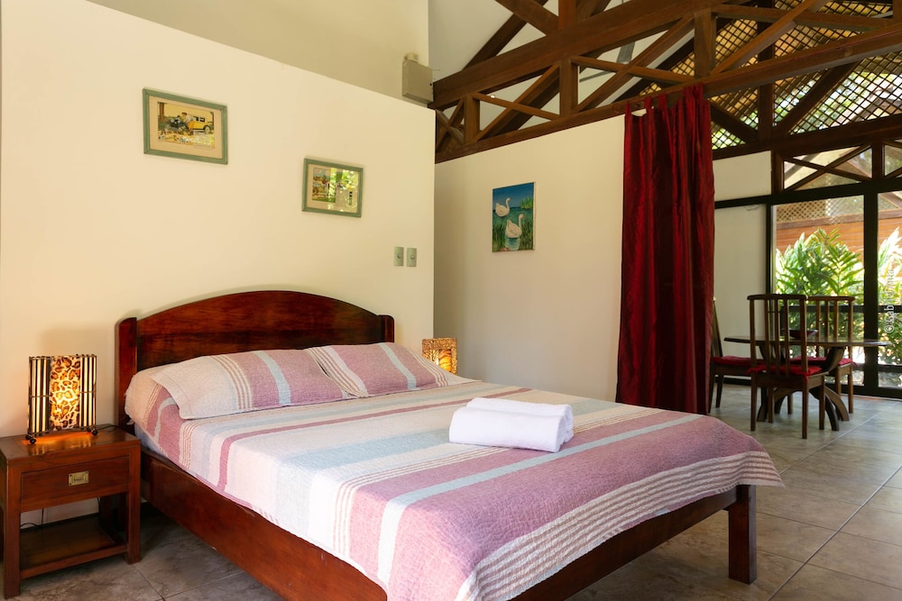 KENAKI LODGE 17/50