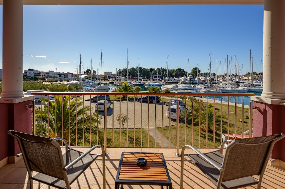Hotel Nautica 26/72