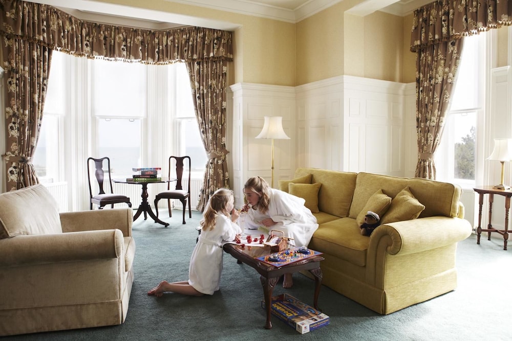 Grand Hotel Eastbourne 50/74