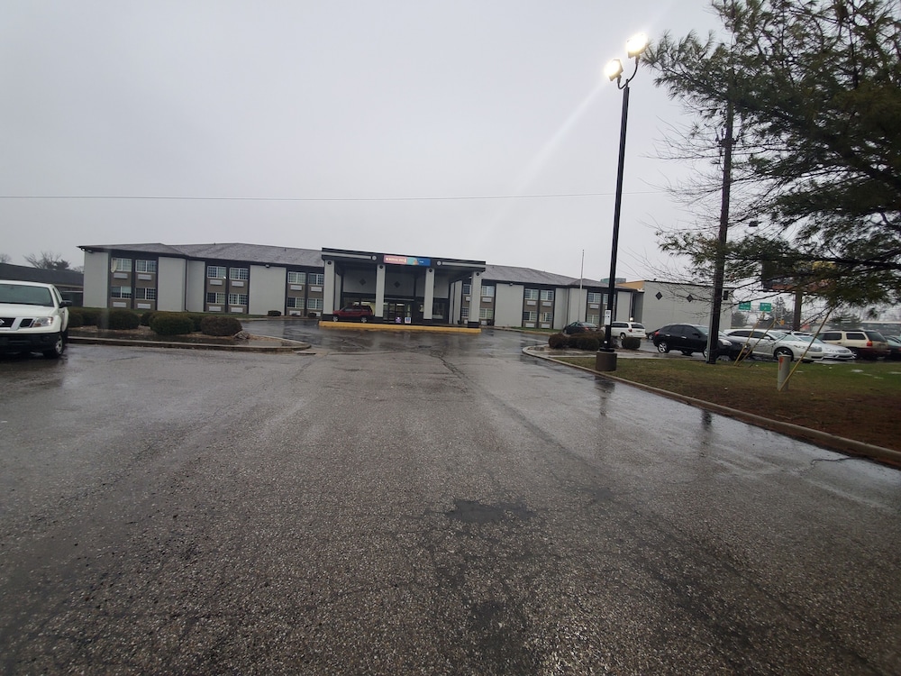 Royal Inn Hotel 33/37