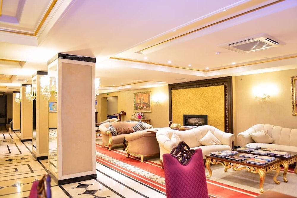 The Lake Palace Hotel Baku 13/50