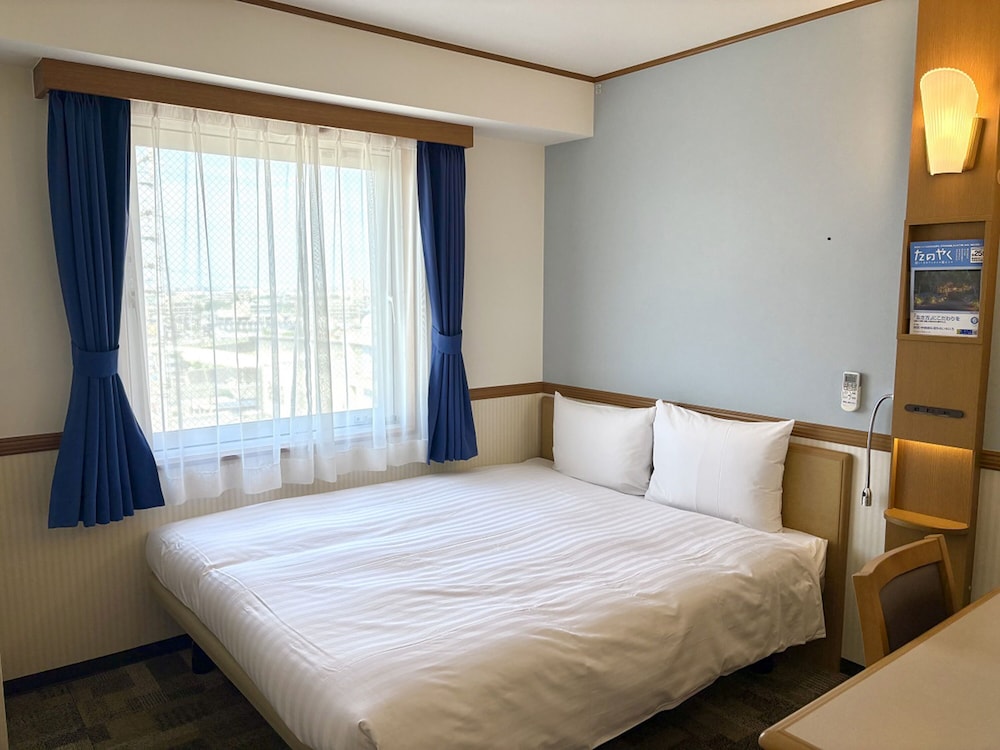 ECONOMY, DOUBLE BED, SMOKING