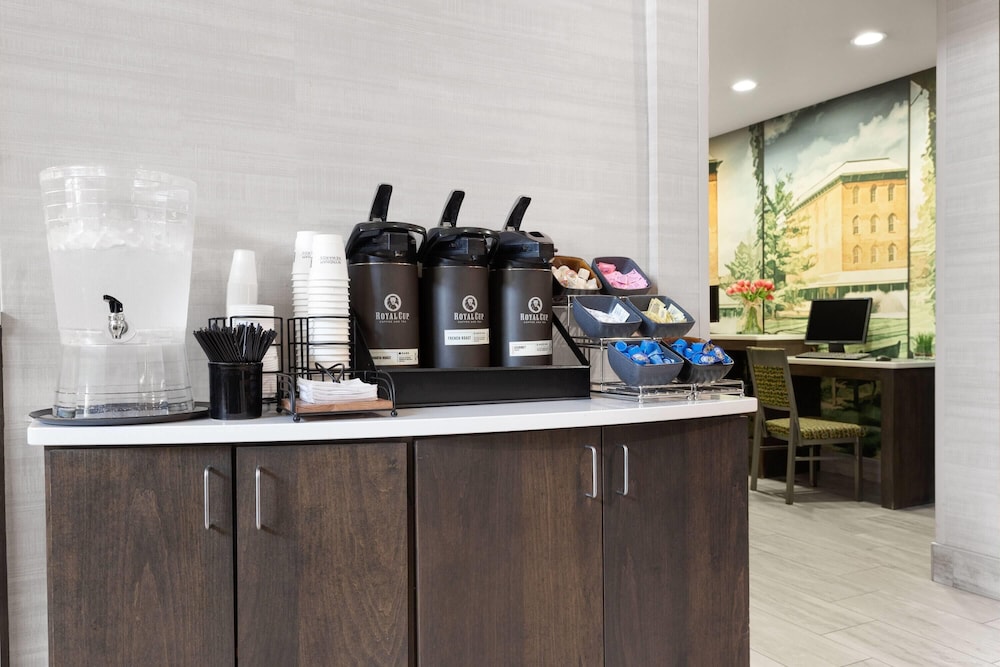 La Quinta Inn & Suites by Wyndham Columbus - Edinburgh 10/59