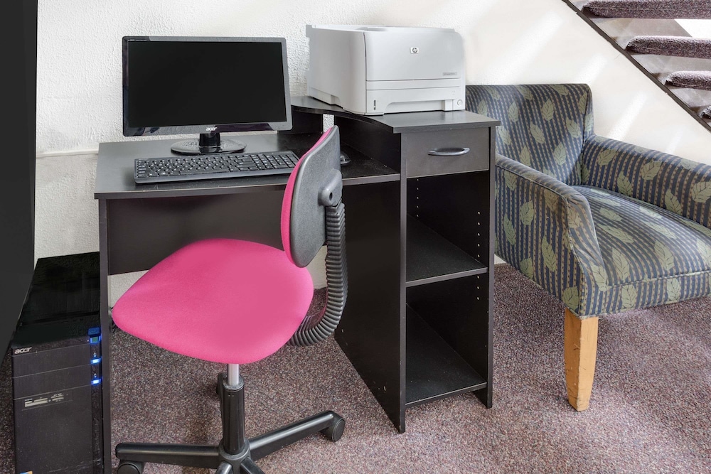 Days Inn by Wyndham Fond du Lac 24/27