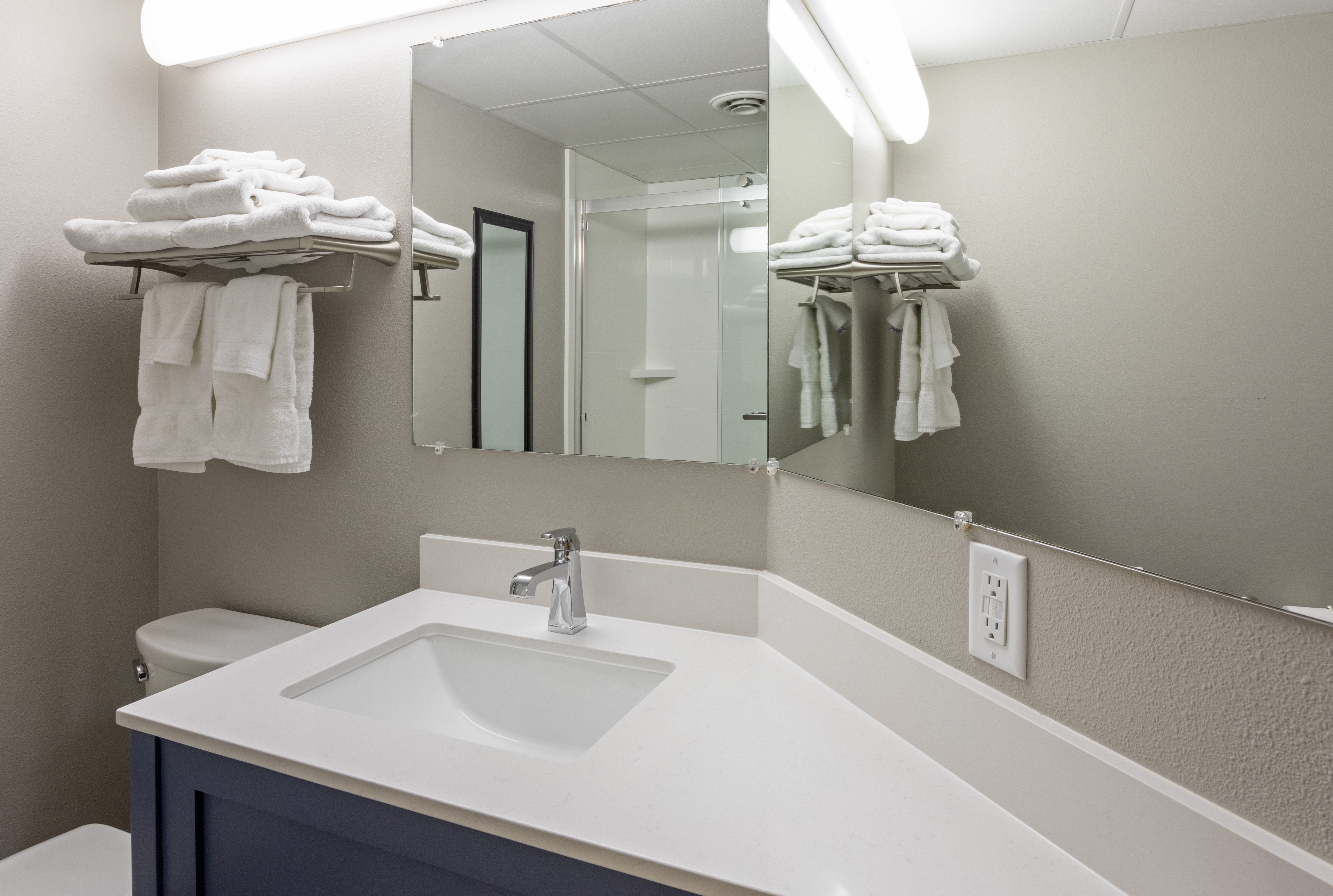 Paynesville Inn And Suites 24/24
