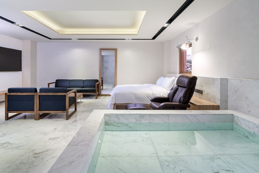 Capace Hotel 30/73