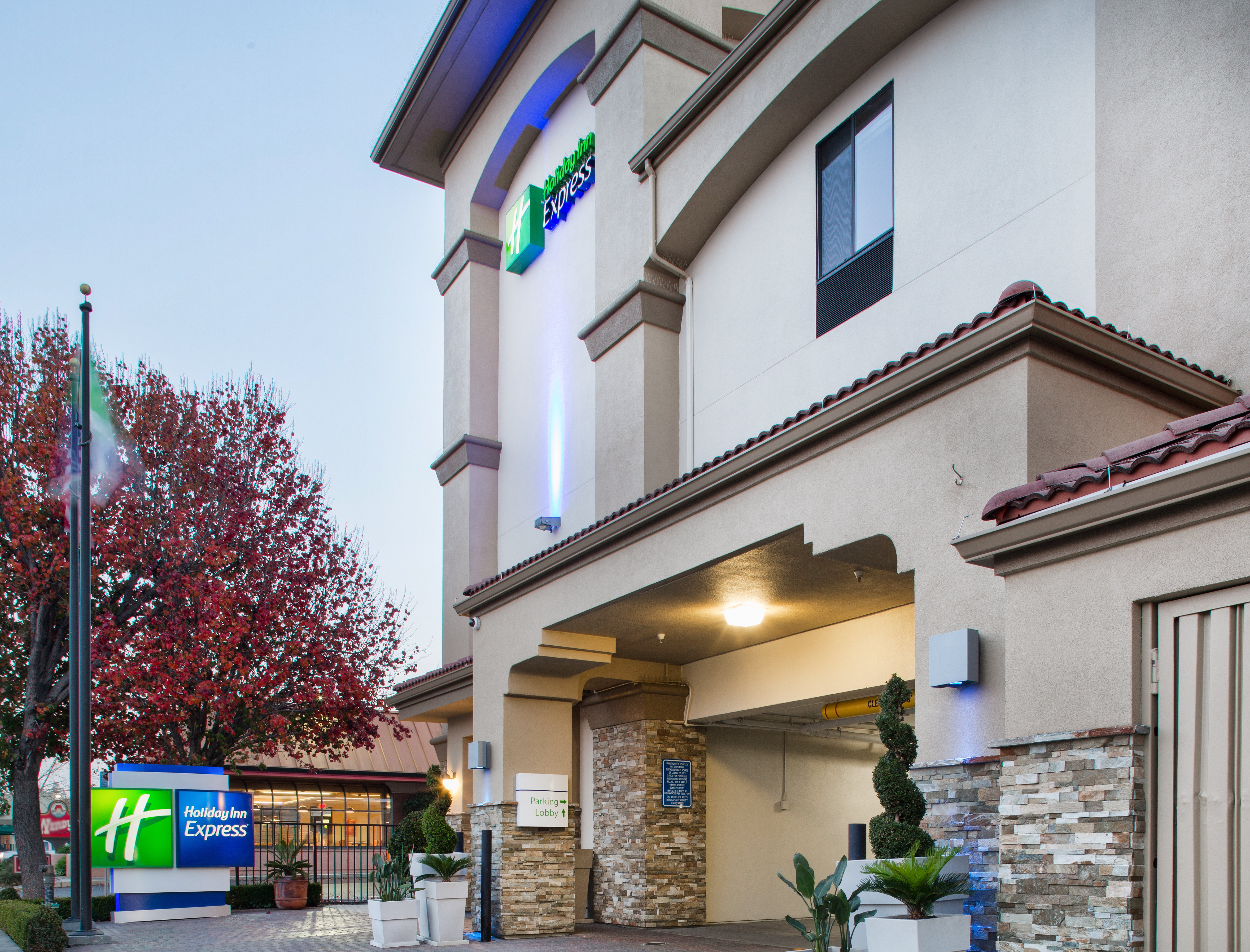 Holiday Inn Express Redwood City-Central 4/38