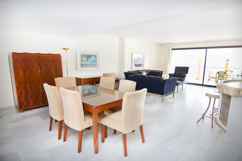 Park Plaza Suites Apartamentos 28/36