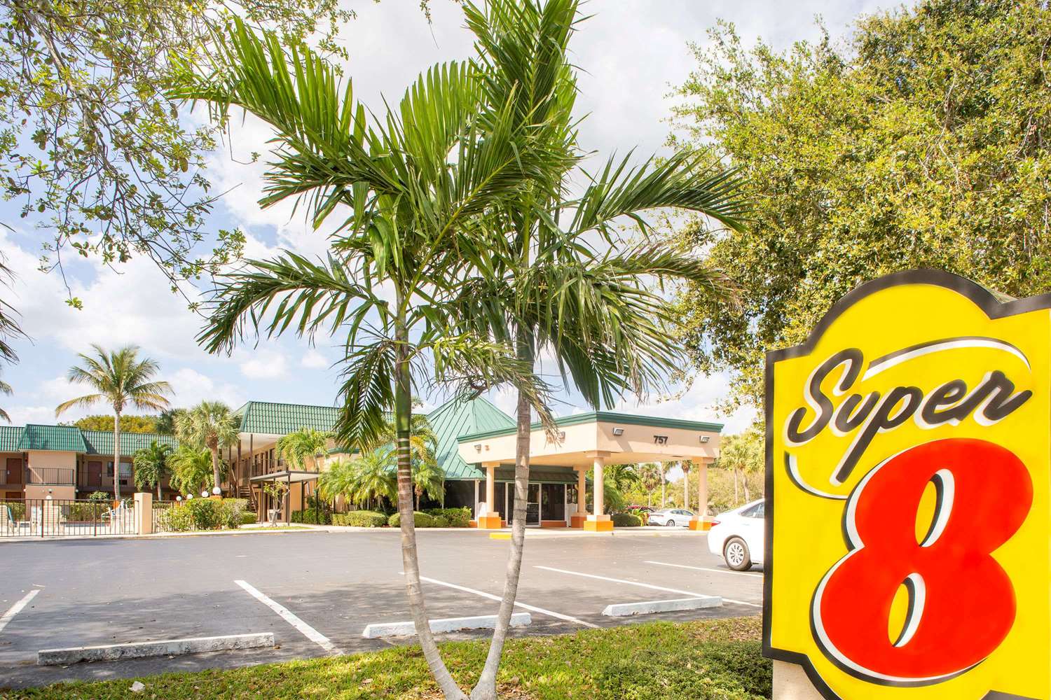 Super 8 By Wyndham North Palm Beach 51/58