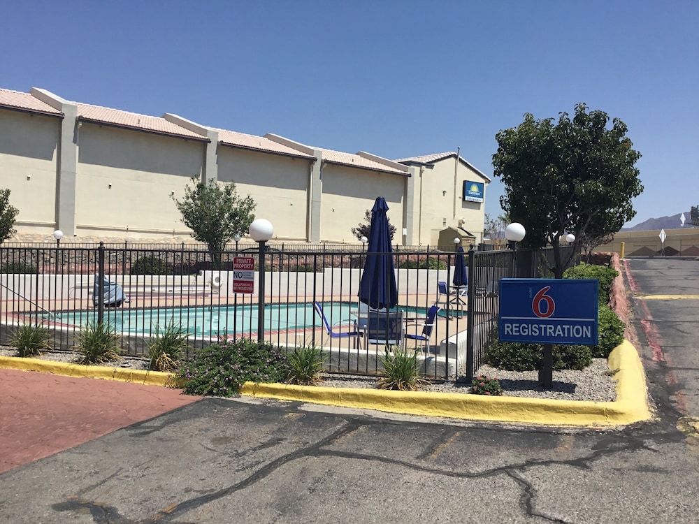 Motel6 El Paso, TX - West 59/66