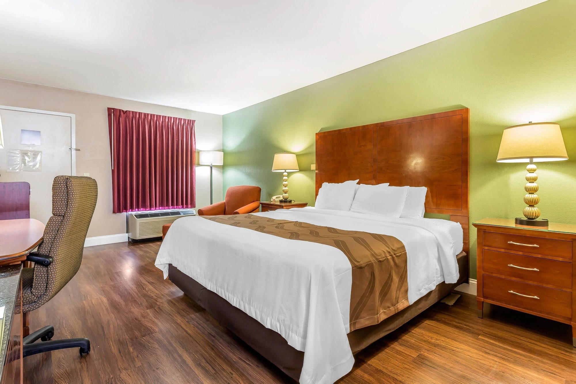 غرفة بسرير كينج لذوي الإعاقة، Quality Inn & Suites near Robins Air Force Base 3/10