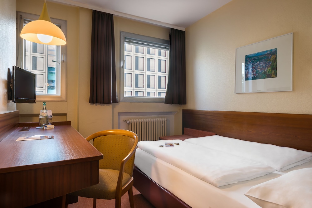 PLAZA INN Rieker Stuttgart Hauptbahnhof 43/65