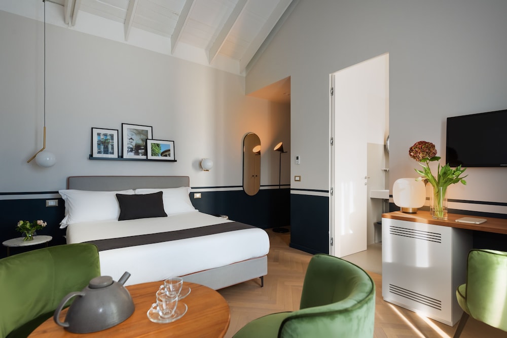 Velvet Grey Boutique Hotel 8/29