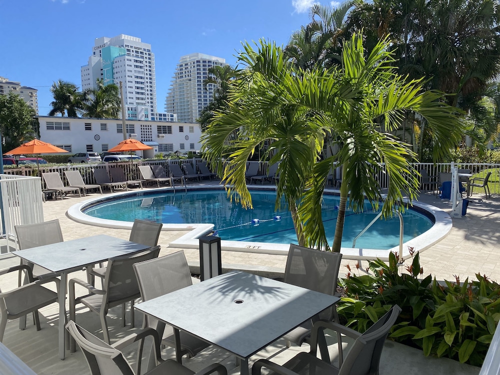 Rolo Beach Hotel 32/50