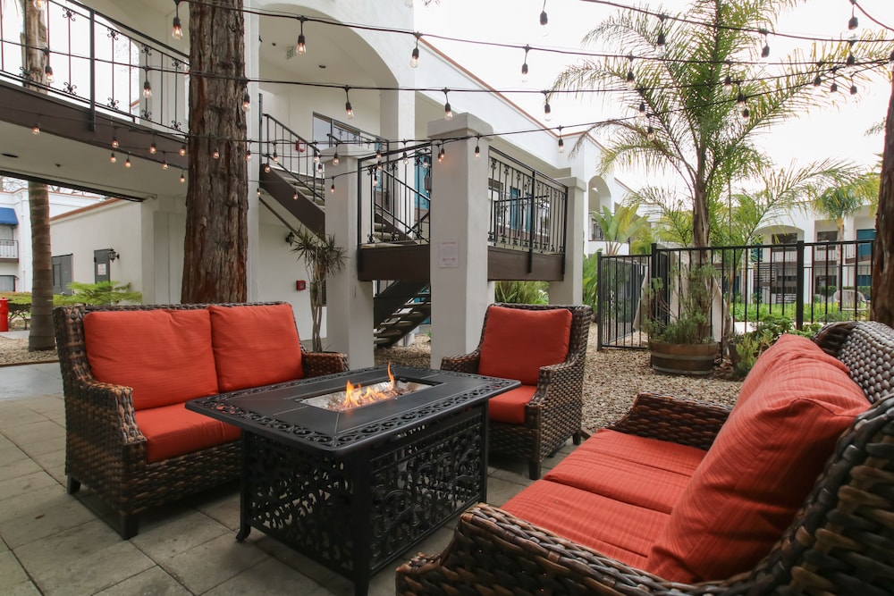 Oxford Suites Pismo Beach 17/35