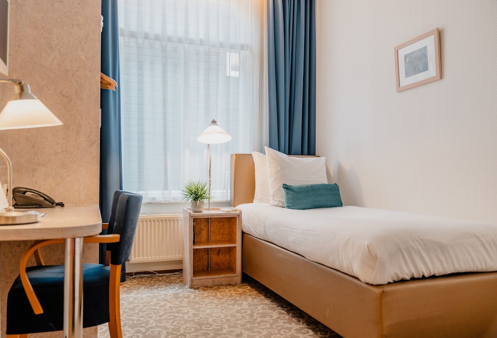ROOM, SINGLE