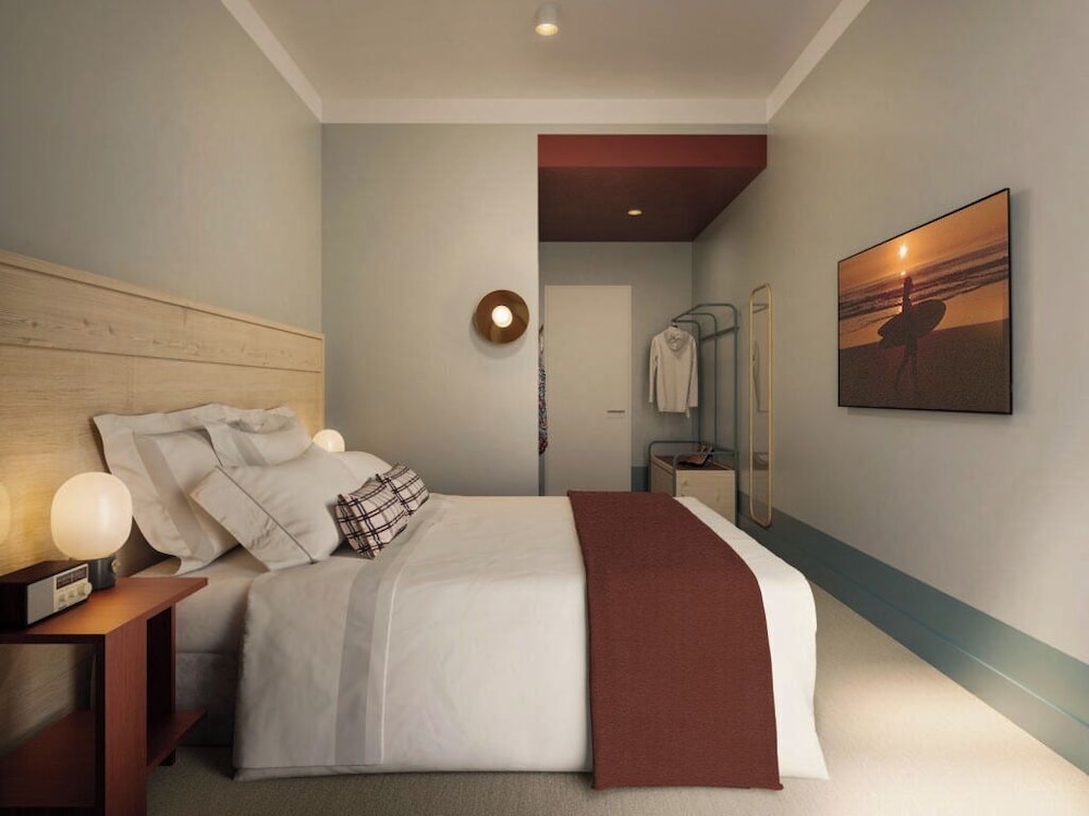SUPERIOR, QUEEN BED
