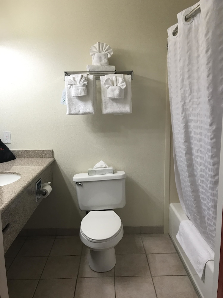Best Western Plus Villa Del Lago Inn 16/41