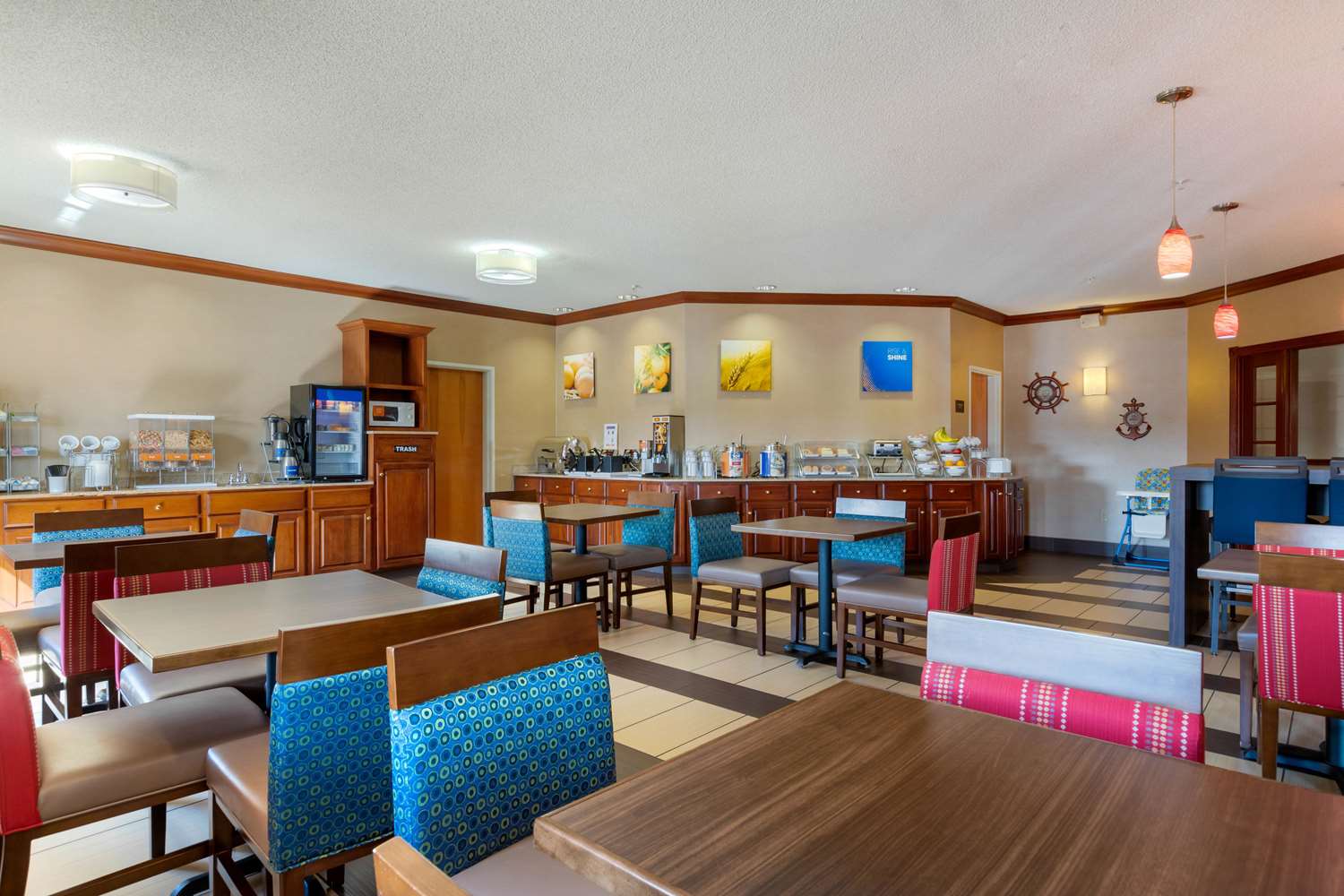 Comfort Suites Stevensville - St. Joseph 33/41