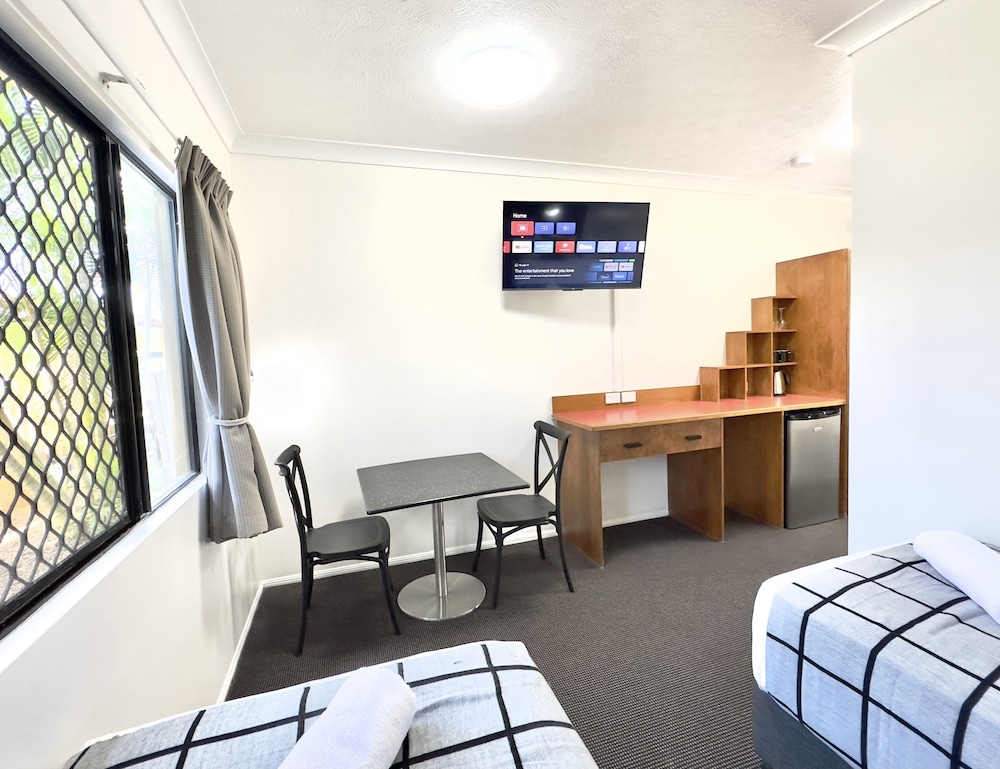 MACKAY RESORT MOTEL 48/65