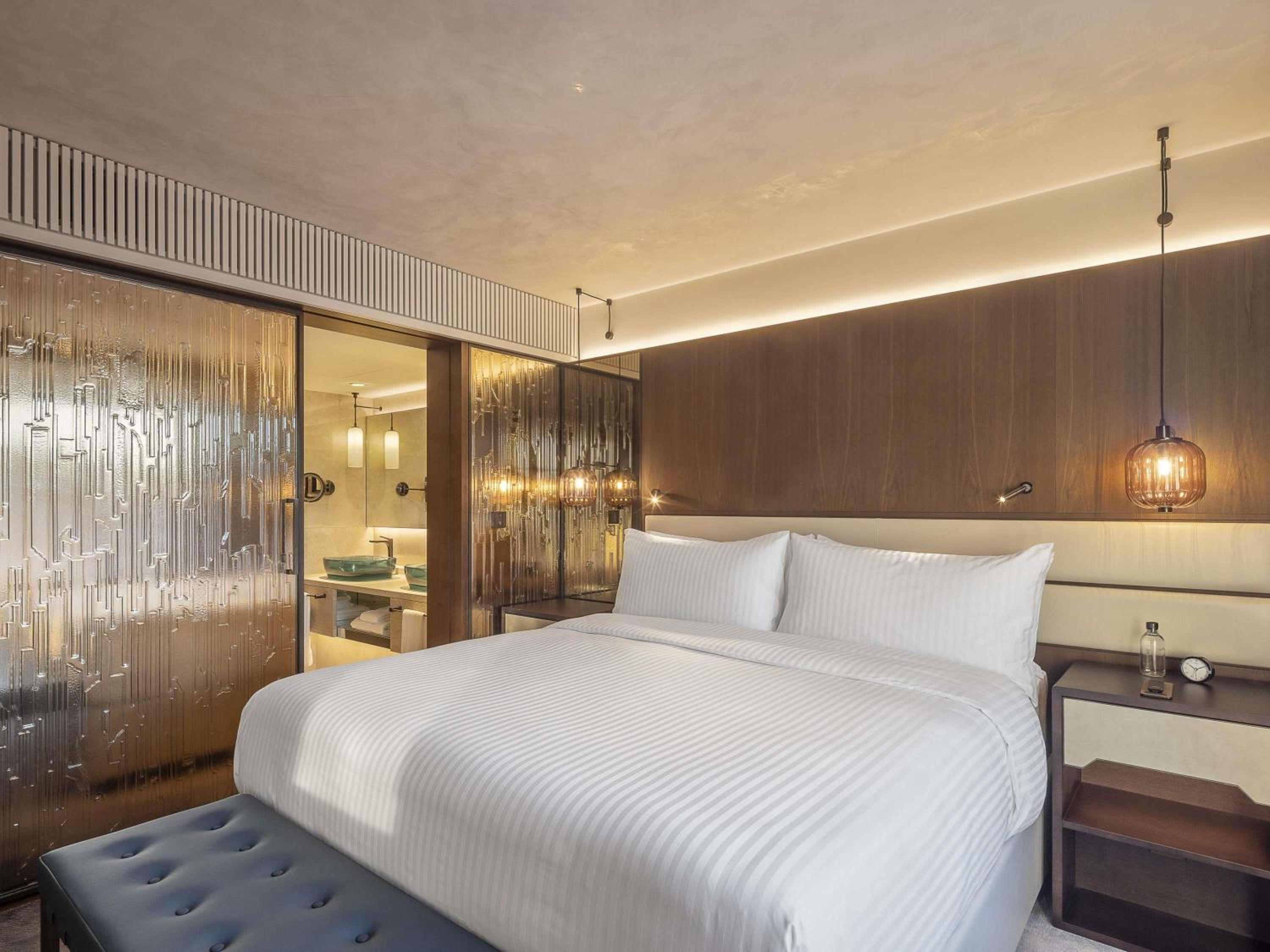 1 Bedroom, Exclusive, Fairmont Gold, Suite, Sofa, Lounge Access