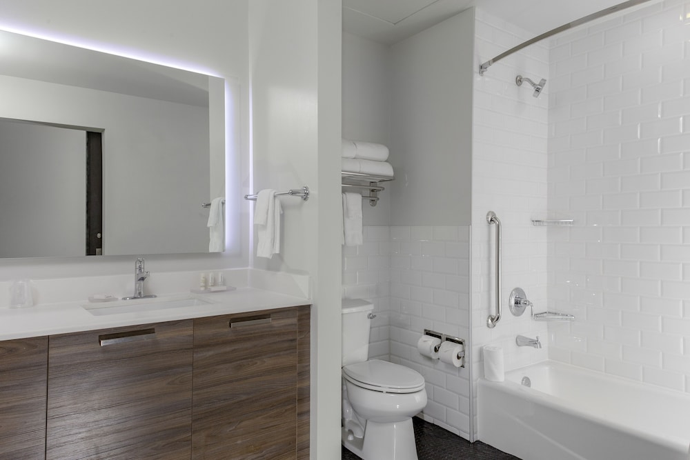 Studio, Multiple Beds, Accessible 2/2