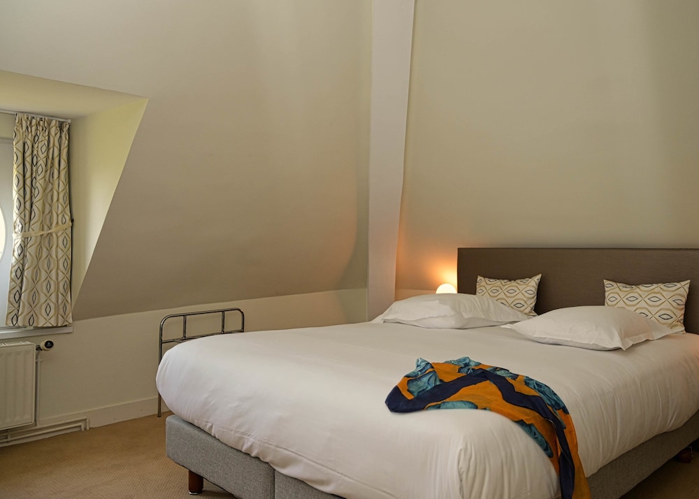 Charme, Junior Suite, 1 Queen and 1 Single Bed, Attic