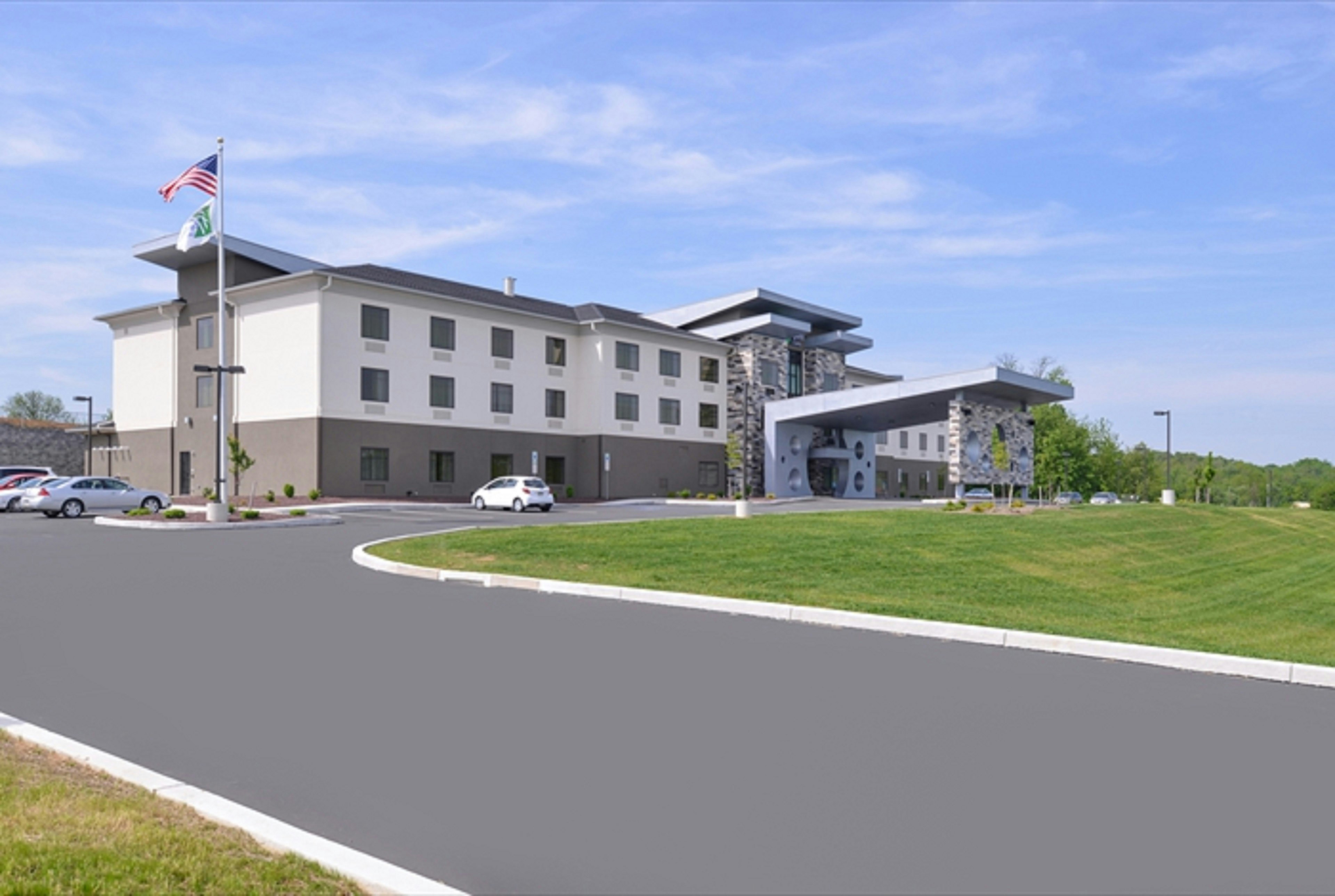 Holiday Inn Express Suites Shippensburg 2/65