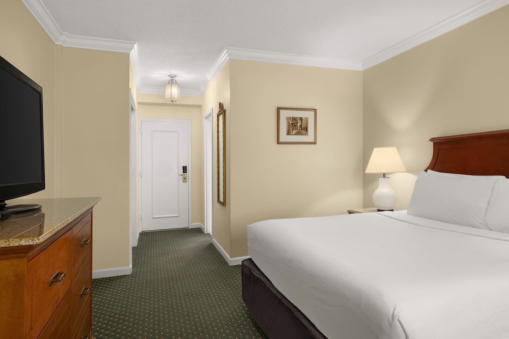 DELUXE, KING BED, BALCONY