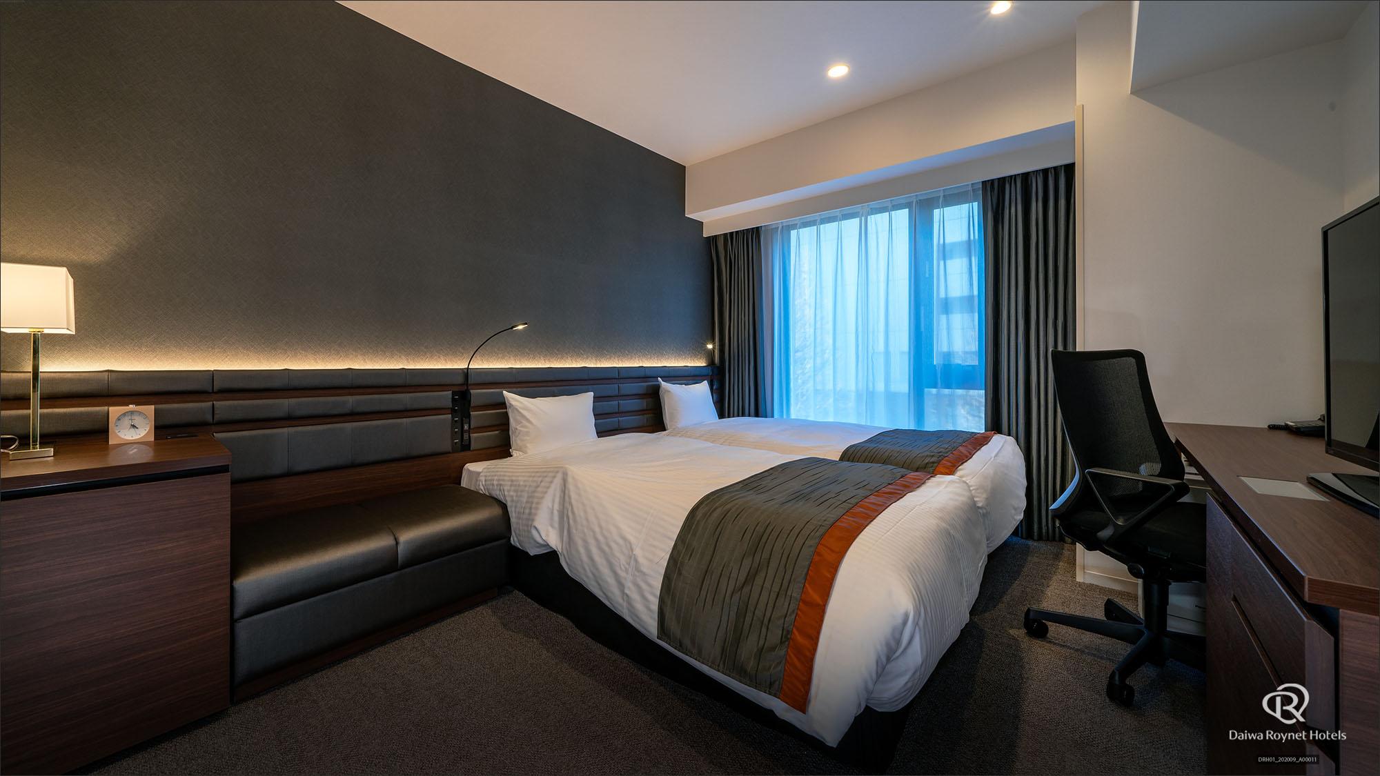 Universal, Twin Beds
