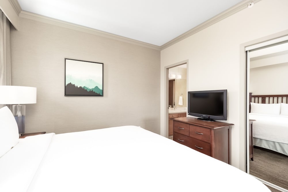 1 BEDROOM, PREMIUM, SUITE