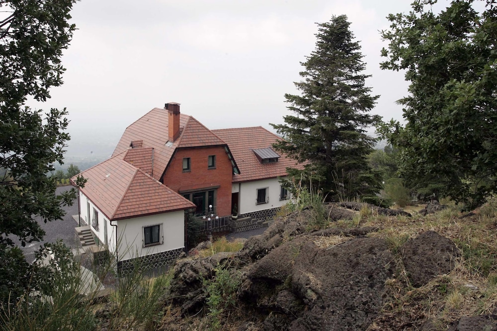HOTEL VILLA DORATA, ETNA 36/44