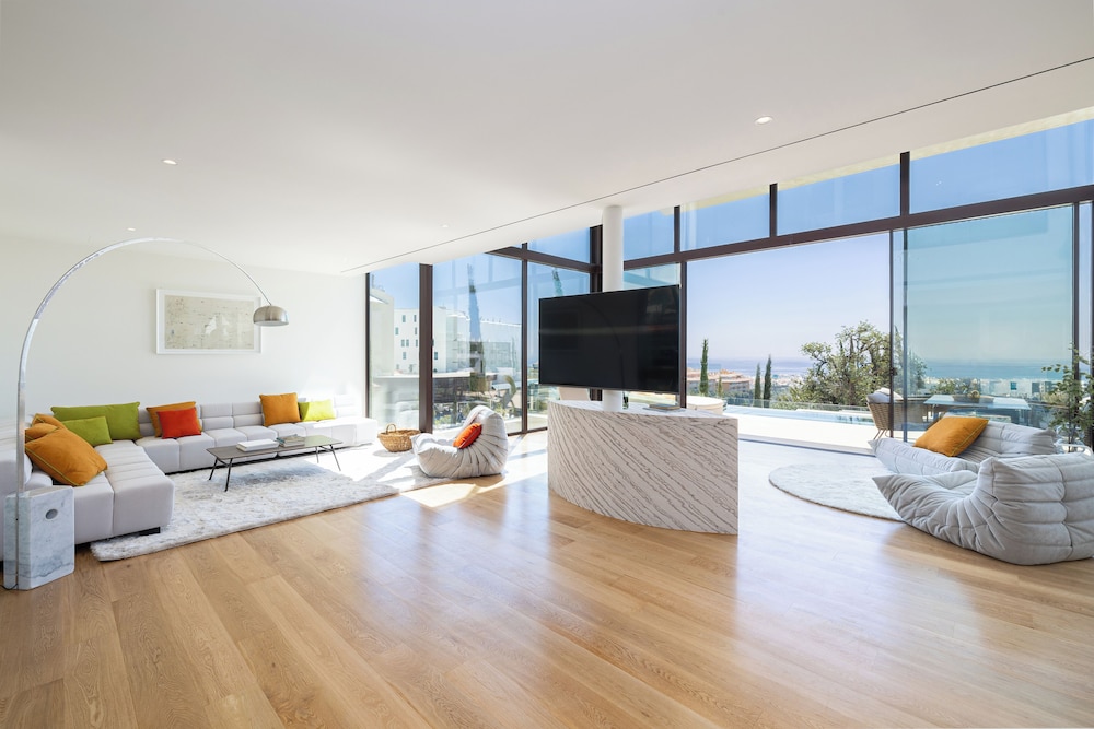 Leiro Residences 35/50