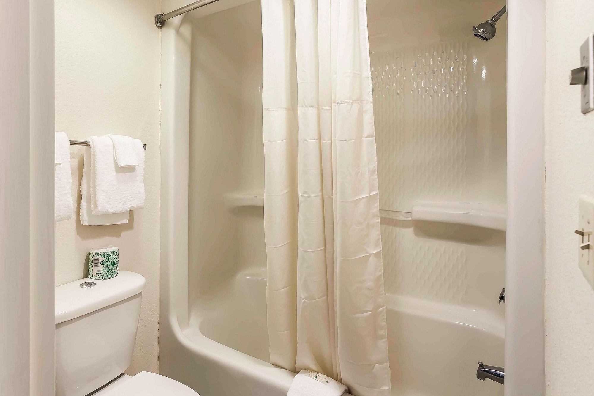 غرفة قياسية بسريرين كوين للمدخنين، Quality Inn South Boston - Danville East 3/3