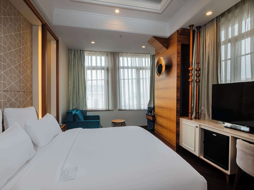 PRIVILEGE, DOUBLE BED, SOFA