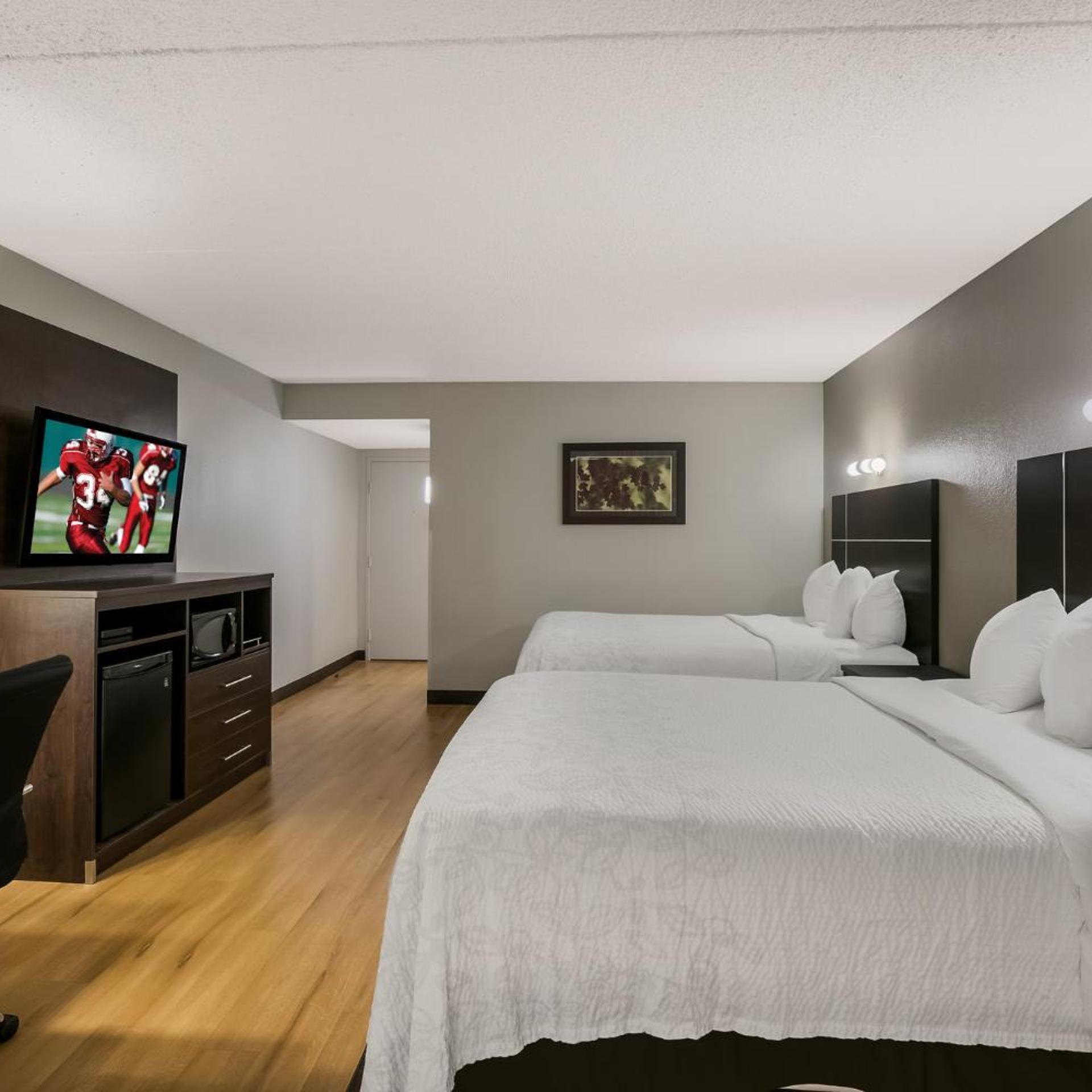 Superior, 2 Queen Beds, Pool Side, Accessible